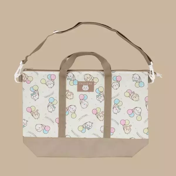 「風船を持った「ちいかわ」たちが可愛い！機能性抜群のデイパックや2WAYトートバッグ含む新入学総柄シリーズ4商品が12月上旬より発売」の画像