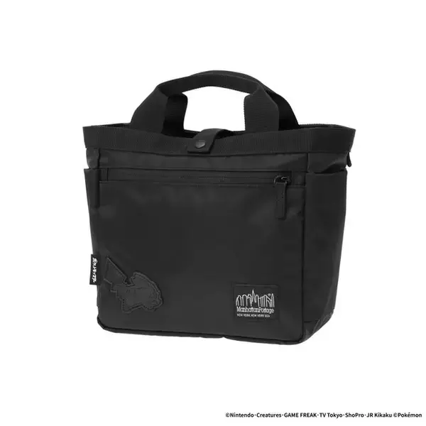 「ピカチュウのレザーラベルがクール！『ポケモン』大人が持てる上質な「Manhattan Portage」バッグとチャーム全8アイテム」の画像