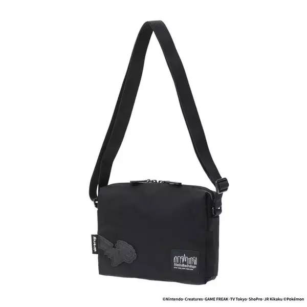 「ピカチュウのレザーラベルがクール！『ポケモン』大人が持てる上質な「Manhattan Portage」バッグとチャーム全8アイテム」の画像