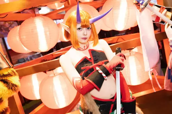 「【コスプレ】台湾でめちゃ可愛い“鬼の女の子”を発見！ヘソチラ軽装備に見惚れちゃう【写真12枚】」の画像