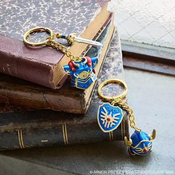 「『ドラクエ』より“ロト装備”が鎧＆剣、兜＆盾の2種セットでキーホルダー化！身に着けてぼうけんにでかけよう」の画像