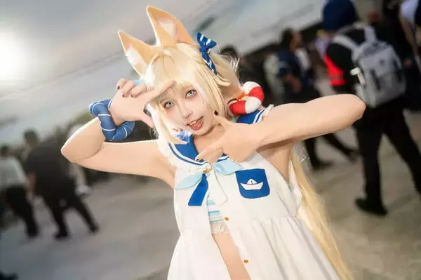 【コスプレ】豊かな表情とむっちり美ボディの躍動感が素晴らしい！「サバ・サメコ」のキュートなウインクが可愛い【写真8枚】