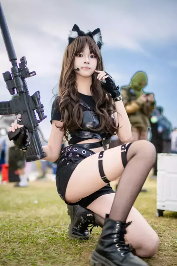 「【コスプレ】オーバーイーツ配達員から『NIKKE』、ミリタリーガールまで百花繚乱！台湾第二の都市で発見した美女レイヤー8選【写真33枚】」の画像