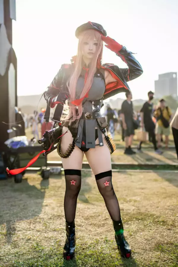 「【コスプレ】オーバーイーツ配達員から『NIKKE』、ミリタリーガールまで百花繚乱！台湾第二の都市で発見した美女レイヤー8選【写真33枚】」の画像