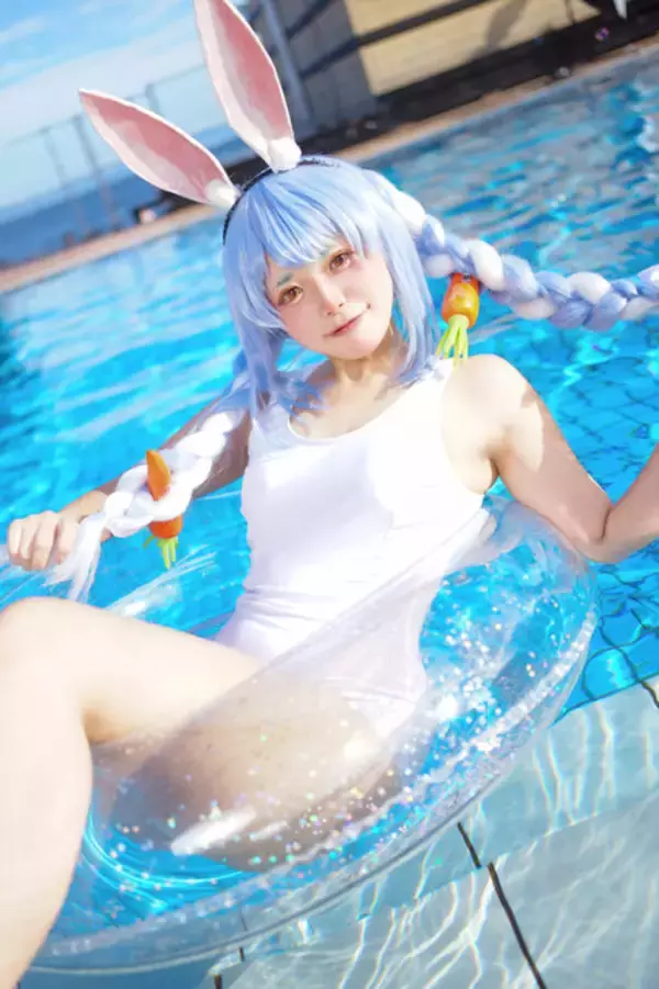 「【コスプレ】1月12日は「ホロライブ」兎田ぺこらの誕生日！通常衣装からキョンシーまでキュートすぎる美女レイヤーまとめ【写真36枚】」の画像