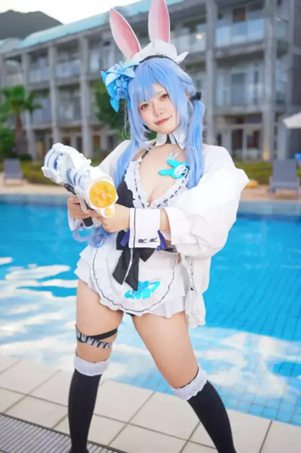 「【コスプレ】1月12日は「ホロライブ」兎田ぺこらの誕生日！通常衣装からキョンシーまでキュートすぎる美女レイヤーまとめ【写真36枚】」の画像