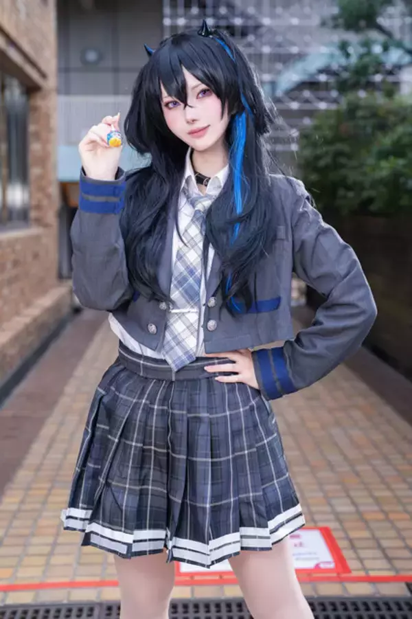 「【コスプレ】小悪魔チックな制服姿がめっちゃキュート！イタズラっぽい目線も魅惑的な「一ノ瀬うるは」の美女レイヤー【写真9枚】」の画像