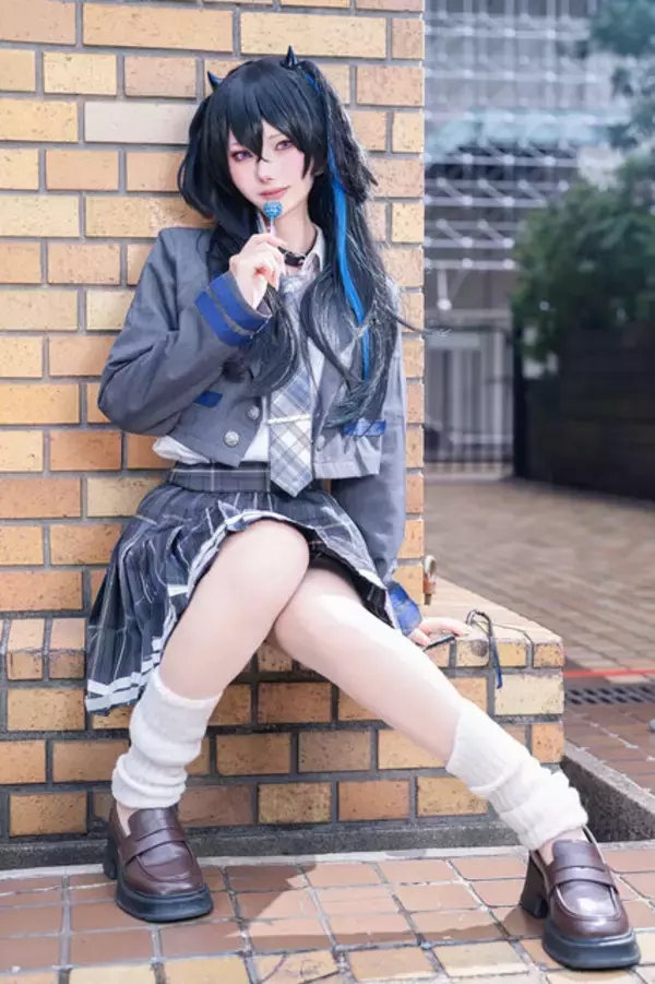 「【コスプレ】小悪魔チックな制服姿がめっちゃキュート！イタズラっぽい目線も魅惑的な「一ノ瀬うるは」の美女レイヤー【写真9枚】」の画像