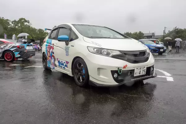 「『ウマ娘』の痛車が集結！雨に負けない躍動感を放つ【第九回 天下無双 東西最強痛車決戦 フォトレポ】」の画像