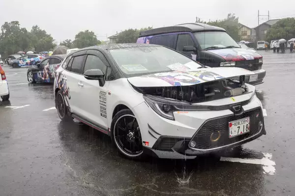 「『ウマ娘』の痛車が集結！雨に負けない躍動感を放つ【第九回 天下無双 東西最強痛車決戦 フォトレポ】」の画像