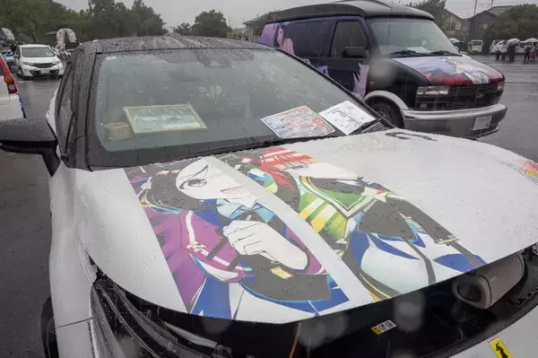 「『ウマ娘』の痛車が集結！雨に負けない躍動感を放つ【第九回 天下無双 東西最強痛車決戦 フォトレポ】」の画像