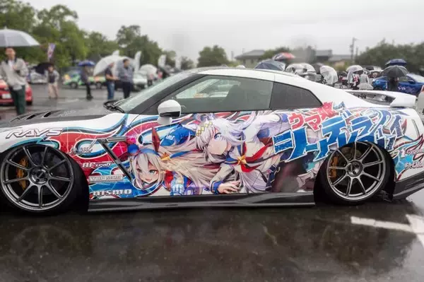 「『ウマ娘』の痛車が集結！雨に負けない躍動感を放つ【第九回 天下無双 東西最強痛車決戦 フォトレポ】」の画像