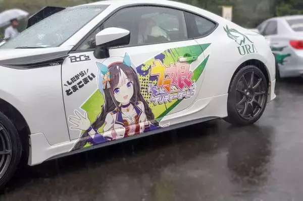 「『ウマ娘』の痛車が集結！雨に負けない躍動感を放つ【第九回 天下無双 東西最強痛車決戦 フォトレポ】」の画像