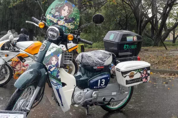 「『ウマ娘』の痛車が集結！雨に負けない躍動感を放つ【第九回 天下無双 東西最強痛車決戦 フォトレポ】」の画像