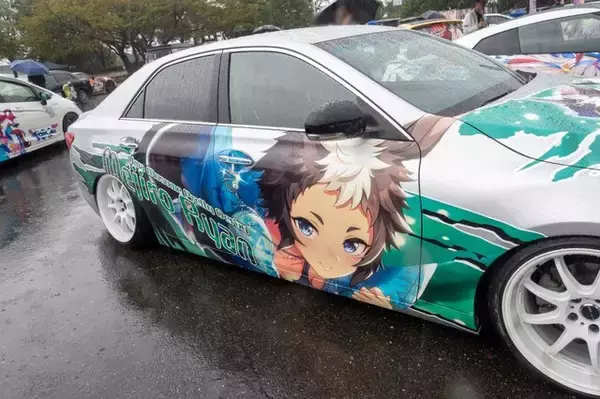 「『ウマ娘』の痛車が集結！雨に負けない躍動感を放つ【第九回 天下無双 東西最強痛車決戦 フォトレポ】」の画像