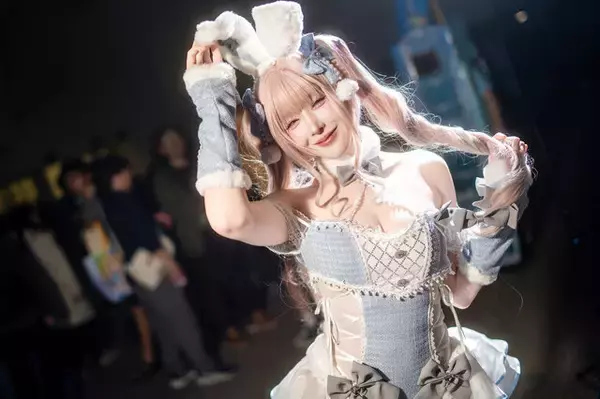 【コスプレ】白い編みタイツで惜しみなく美脚を魅せるバニーガール！タイの美女レイヤーは絶対領域がまぶしすぎた【写真8枚】