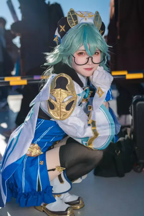 「【コスプレ】メガネがめっちゃ似合う！内向的で恥ずかしがり屋な雰囲気まで再現した『原神』スクロースが可愛い【写真10枚】」の画像