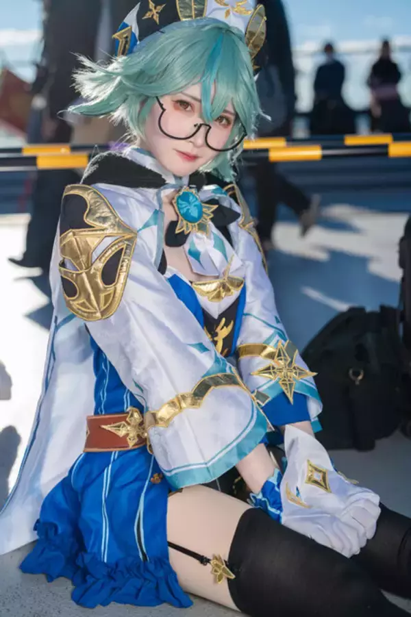 「【コスプレ】メガネがめっちゃ似合う！内向的で恥ずかしがり屋な雰囲気まで再現した『原神』スクロースが可愛い【写真10枚】」の画像