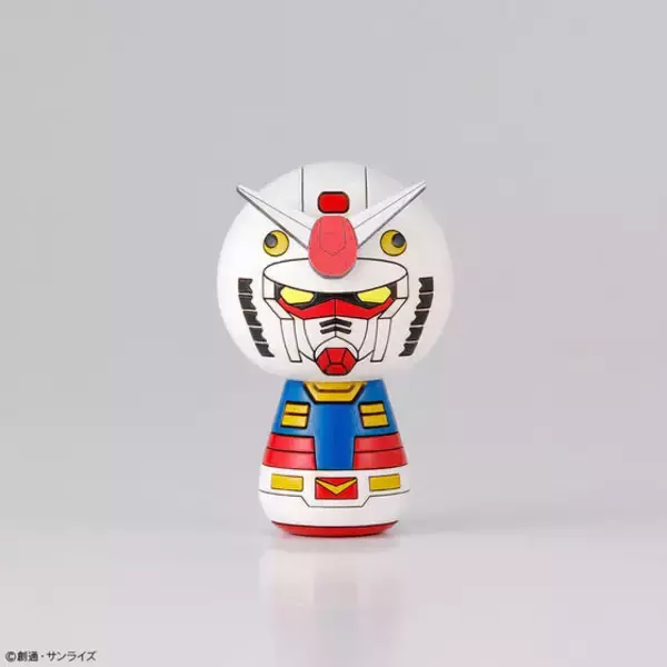 「ガンダム・シャア専用ザク・量産型ザクIIが可愛いこけしに！細かい部分を忠実に再現、プレバン限定3体セットには専用の台座が付属」の画像