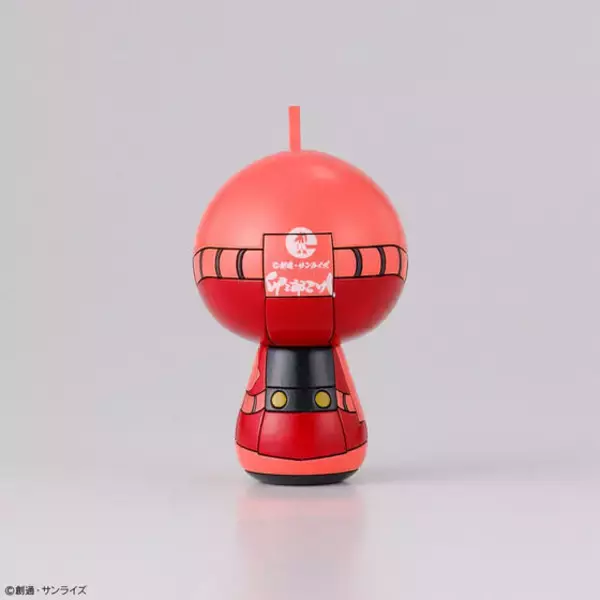 「ガンダム・シャア専用ザク・量産型ザクIIが可愛いこけしに！細かい部分を忠実に再現、プレバン限定3体セットには専用の台座が付属」の画像