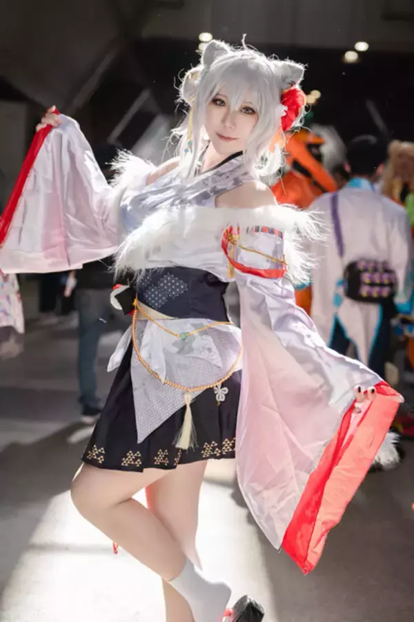 コスプレ】透き通るような白い肌に艶やかなお正月衣装が映える 