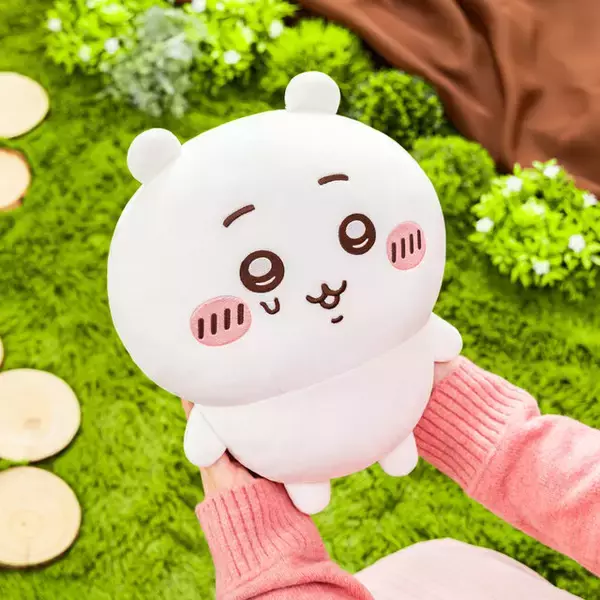 「オンラインくじ「ちいかわだらけくじ」が衝撃ラインナップ！ぬいぐるみやポシェットまで、“全部ちいかわ尽くし”」の画像