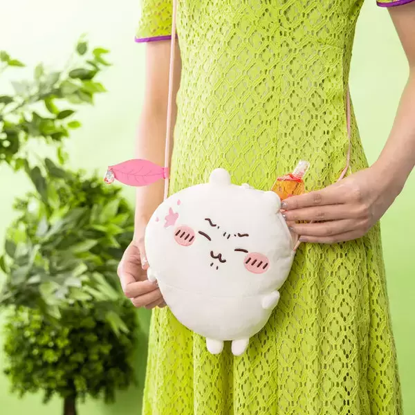 「オンラインくじ「ちいかわだらけくじ」が衝撃ラインナップ！ぬいぐるみやポシェットまで、“全部ちいかわ尽くし”」の画像