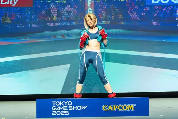 「【コスプレ】『スト6』人気キャラのキャミィと戦える？！鍛えられた腹筋vs小柄な美少女レイヤーのファイトはいかに【TGS2025】」の画像