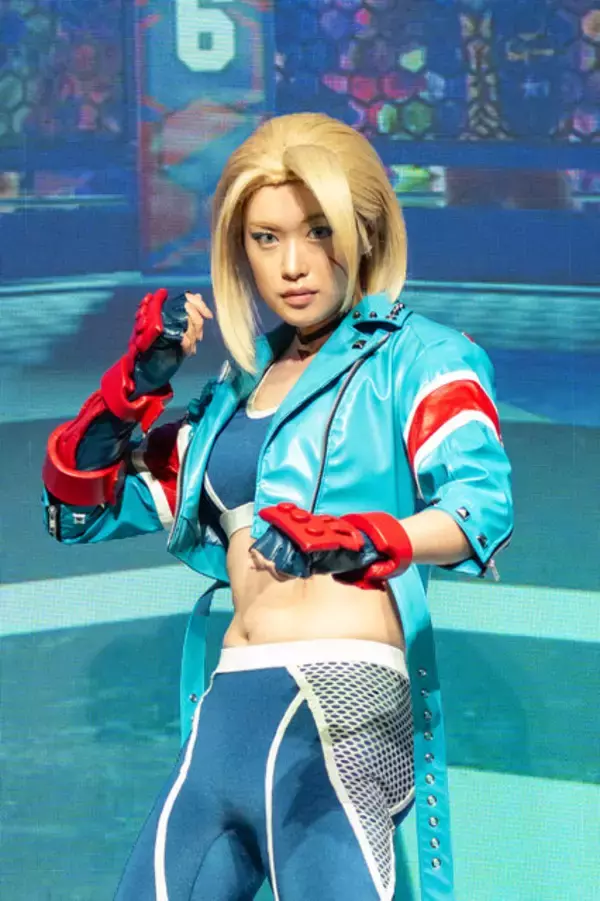 「【コスプレ】『スト6』人気キャラのキャミィと戦える？！鍛えられた腹筋vs小柄な美少女レイヤーのファイトはいかに【TGS2025】」の画像