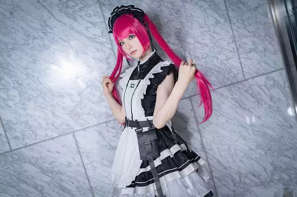 「サイバーメイドが未来的な美しさを放つ！ 注目レイヤー・やもはちこ【写真11枚】」の画像