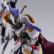 「ガンダム・バルバトス」がMETAL BUILDに参戦！新装備「ブーメランメイス」と「真紅のマント」を羽織った新たな姿で立体化