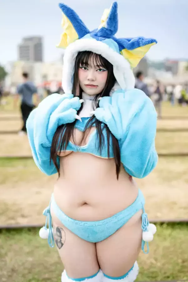 「【コスプレ】曲線美豊かなド迫力ボディは必見！『ポケモン』シャワーズの夏衣装が寒さに負けない美しさでした【写真8枚】」の画像