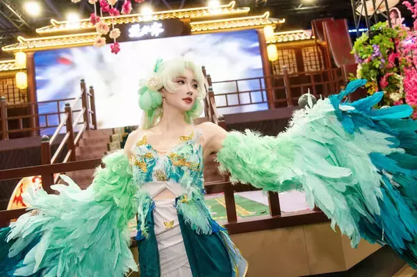 「【コスプレ】セイレーンのような豪華絢爛な姿はまるで絵画の世界！『逆水寒』中華美女の透明感がハンパない【写真7枚】」の画像