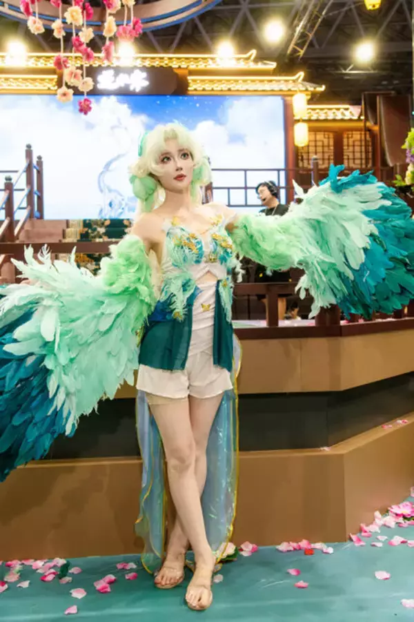 「【コスプレ】セイレーンのような豪華絢爛な姿はまるで絵画の世界！『逆水寒』中華美女の透明感がハンパない【写真7枚】」の画像