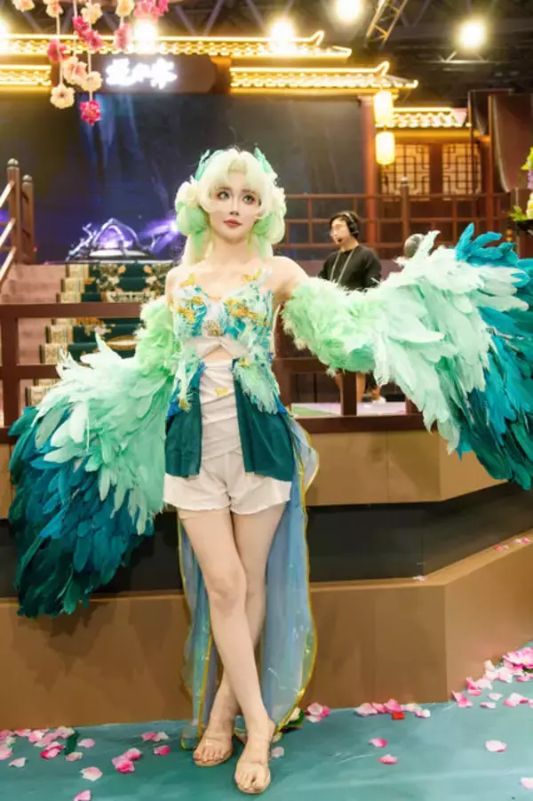 「【コスプレ】セイレーンのような豪華絢爛な姿はまるで絵画の世界！『逆水寒』中華美女の透明感がハンパない【写真7枚】」の画像