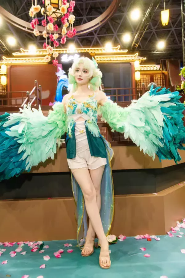 「【コスプレ】セイレーンのような豪華絢爛な姿はまるで絵画の世界！『逆水寒』中華美女の透明感がハンパない【写真7枚】」の画像