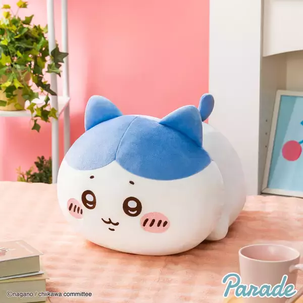 「「ちいかわ」ねそべりBIGぬいぐるみ全4種が再登場！もっちりふわふわ手触りで思わず抱きしめたくなる」の画像