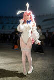 「【コスプレ】白タイツに映えるバニーガールの艶っぽい美脚！香港美女の『NIKKE』ドロシーは振り向きポーズも可愛すぎ【写真8枚】」の画像5