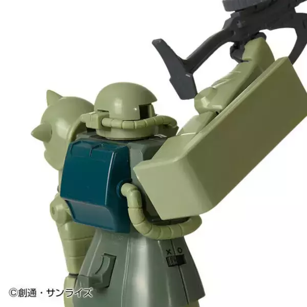 「こいつ…光って音が鳴って動くぞ！「ガンダム」シャア専用ザク＆量産型ザクが、懐かしの“サウンド戦士”で商品化―武器も装備できる」の画像