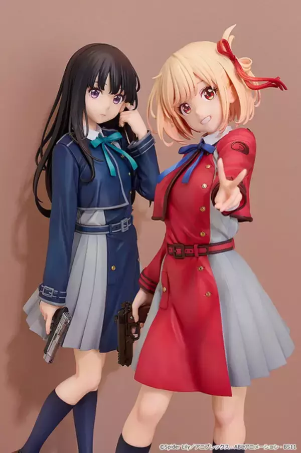 「「リコリコ」キービジュがモチーフ！「錦木千束/井ノ上たきな」フィギュアが予約受付開始、髪やスカートなど躍動感にあふれる仕上がり」の画像