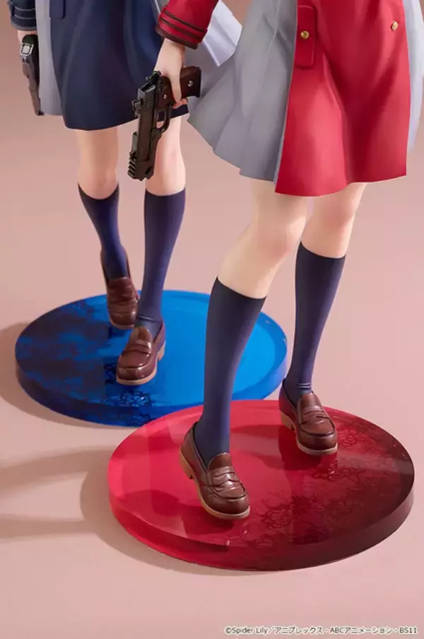 「「リコリコ」キービジュがモチーフ！「錦木千束/井ノ上たきな」フィギュアが予約受付開始、髪やスカートなど躍動感にあふれる仕上がり」の画像