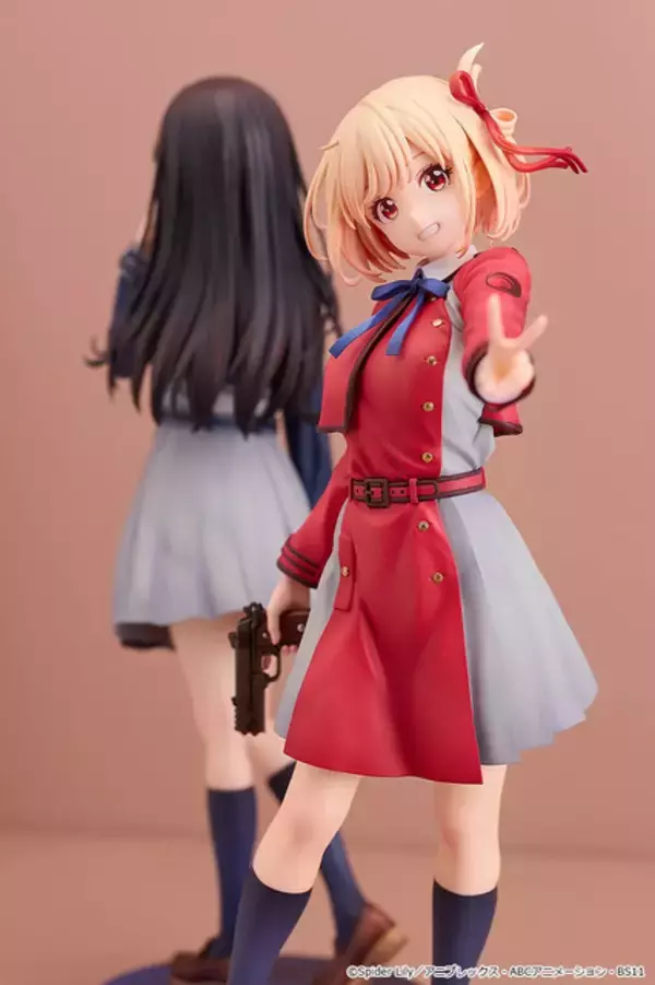 「「リコリコ」キービジュがモチーフ！「錦木千束/井ノ上たきな」フィギュアが予約受付開始、髪やスカートなど躍動感にあふれる仕上がり」の画像