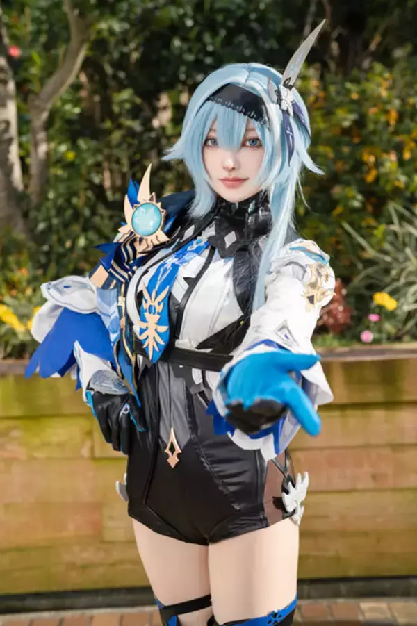 「【コスプレ】『原神』エウルアが高貴な美しさを披露！立ち姿も座り姿も全ての所作をエレガントに見せるポージングが素晴らしい【写真10枚】」の画像