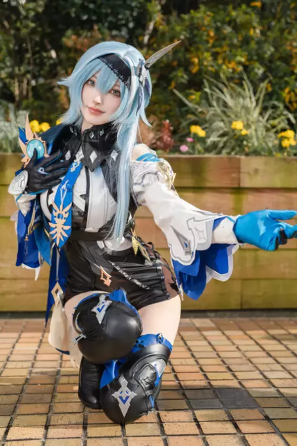 「【コスプレ】『原神』エウルアが高貴な美しさを披露！立ち姿も座り姿も全ての所作をエレガントに見せるポージングが素晴らしい【写真10枚】」の画像