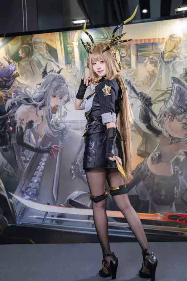 「【コスプレ】ミニスカ×黒ストッキングが魅せる美貌！スタイル抜群な『デナアビ』「シリュウ」の公式レイヤーが本物すぎた【写真8枚】」の画像