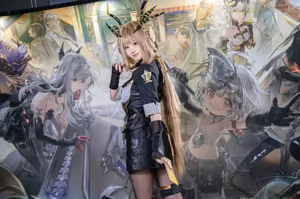 「【コスプレ】ミニスカ×黒ストッキングが魅せる美貌！スタイル抜群な『デナアビ』「シリュウ」の公式レイヤーが本物すぎた【写真8枚】」の画像