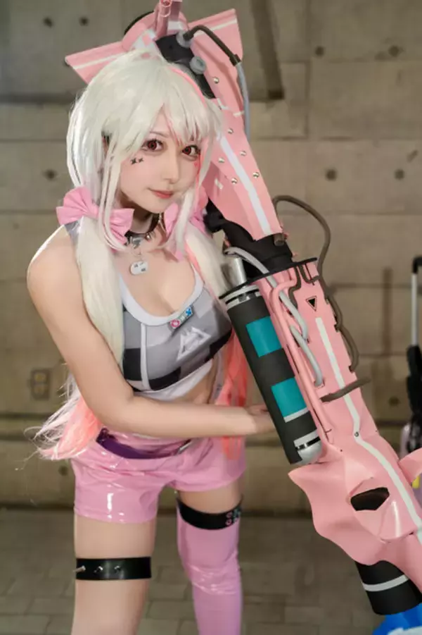 「【コスプレ】無邪気で蠱惑的な表情が可愛すぎる！『NIKKE』ジャッカルに扮した美女レイヤーに注目【写真9枚】」の画像
