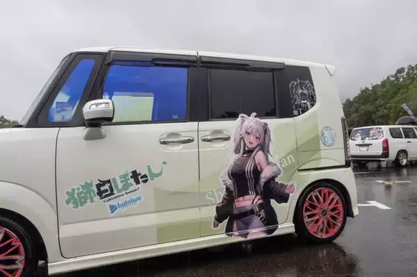 「常闇トワ様の「マツダ3」に輪堂千速のヤマハバイクも！岐阜に集まったホロライブの痛車・痛バイクまとめ【第九回 天下無双 東西最強痛車決戦 フォトレポ】」の画像
