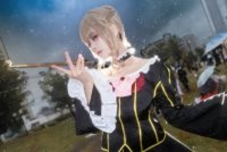 【コスプレ】優雅なドレス姿が貫禄ありすぎる！現代に降臨した『うみねこのなく頃に』黄金の魔女の佇まいが強くてかっこいい【写真8枚】