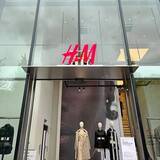 「まるでギャラリー！H&Mのおしゃれな新店舗が原宿にOPEN。限定フォトブースやプレゼントは必見だよ」の画像1